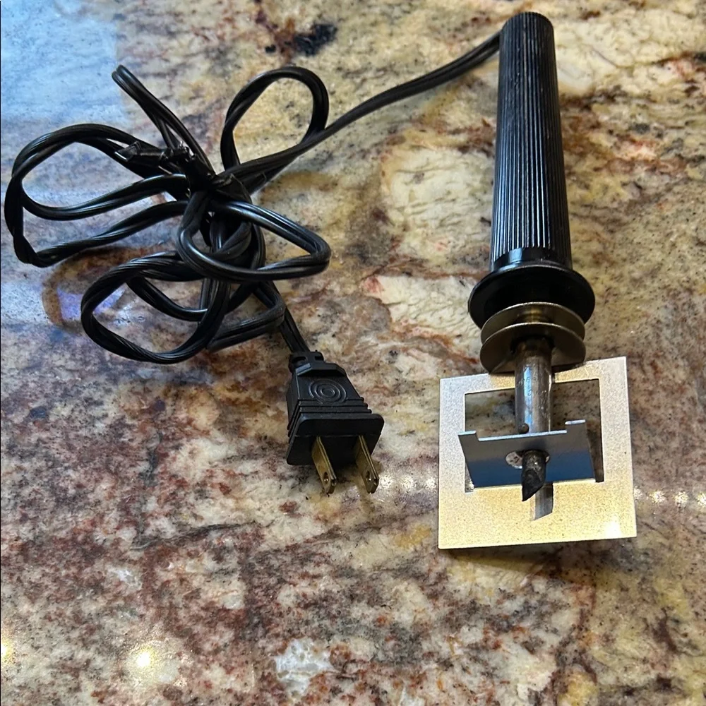 Wood Burning Tool with Safety Rest.Used, but works perfectly for writing on wood - Picture 7 of 7